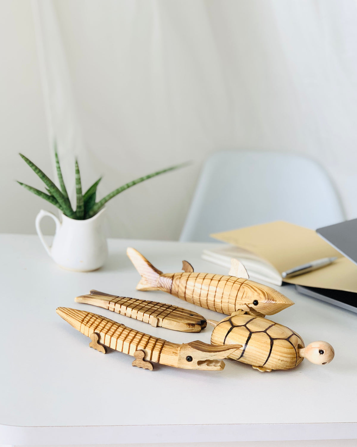 Natural decor - Wooden flexi animals to get the outdoor inside